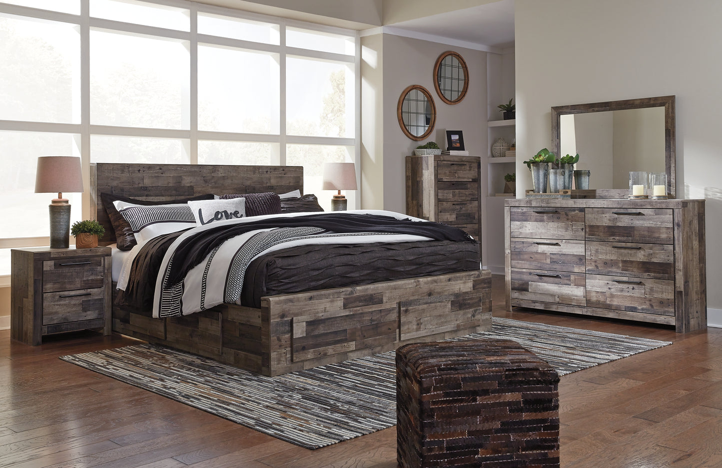 Derekson Panel Bed With 4 Storage Drawers