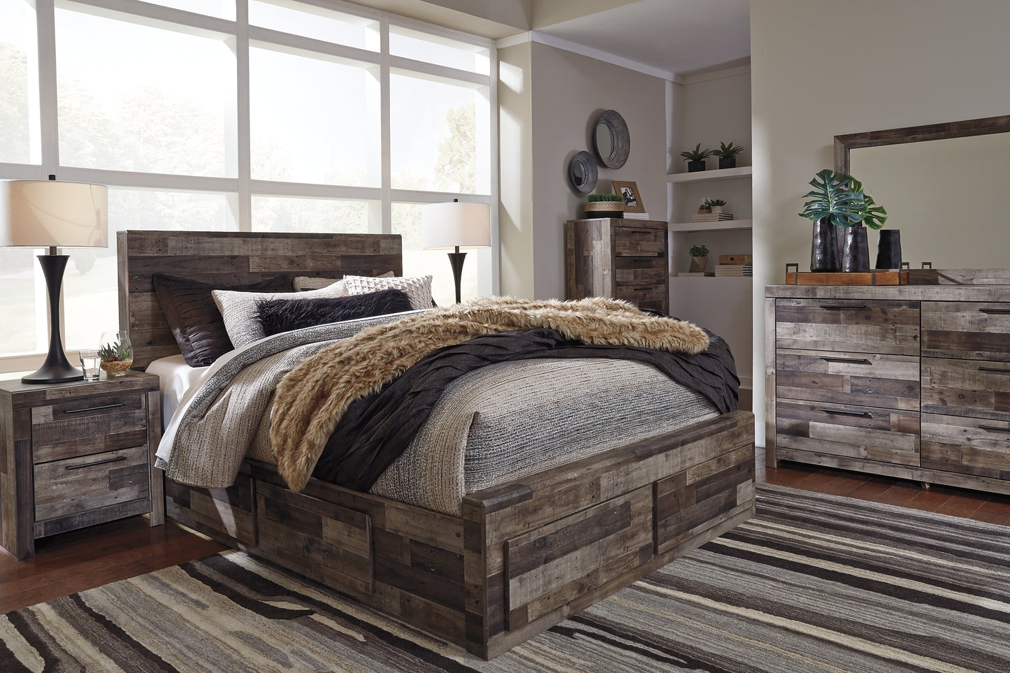 Derekson Panel Bed With 4 Storage Drawers