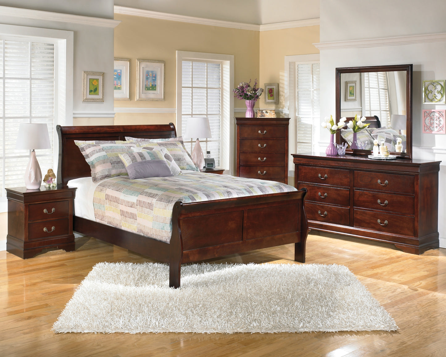 Alisdair Sleigh Bed With Mirrored Dresser