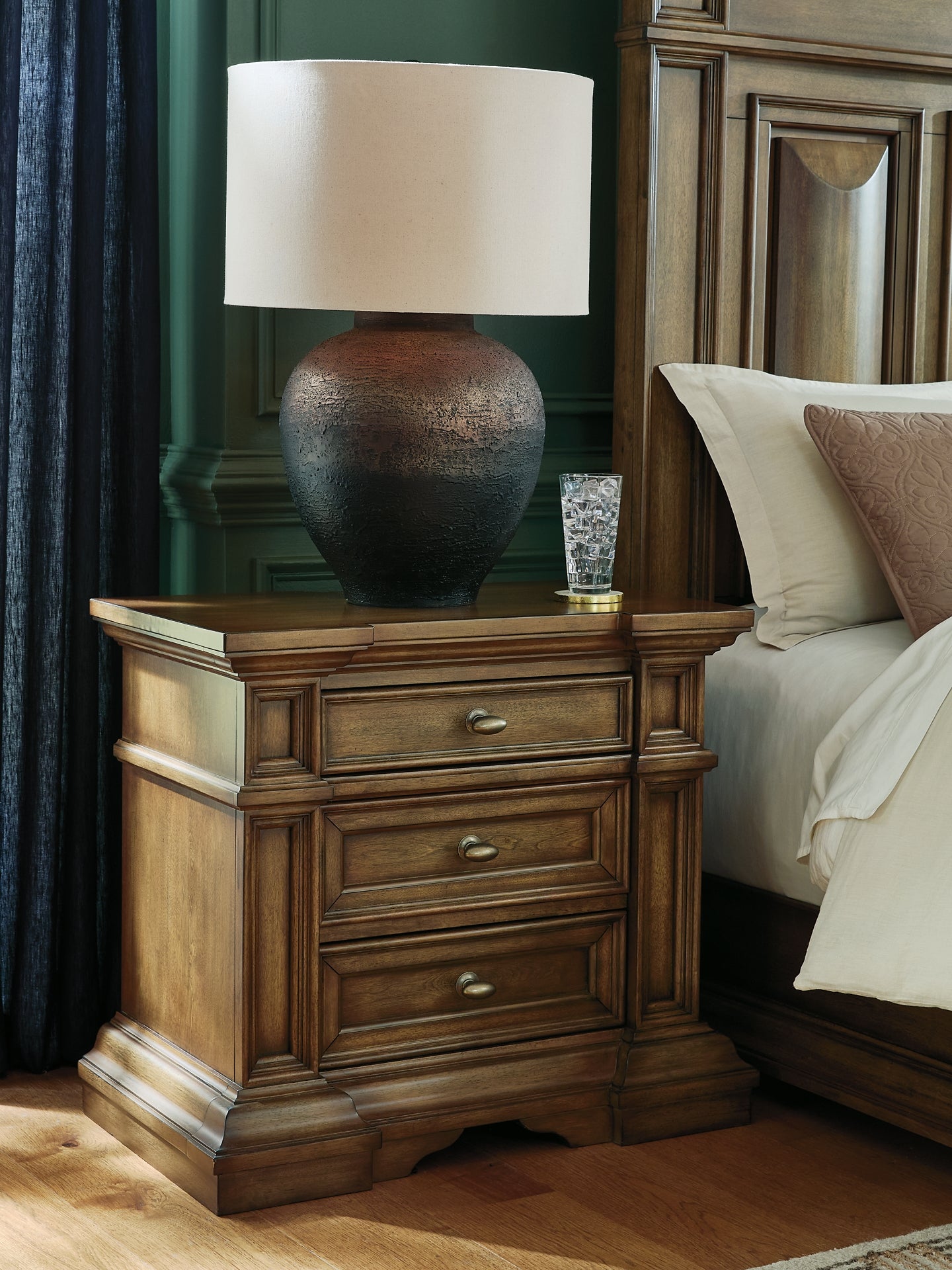 Bedroom > Night Stands