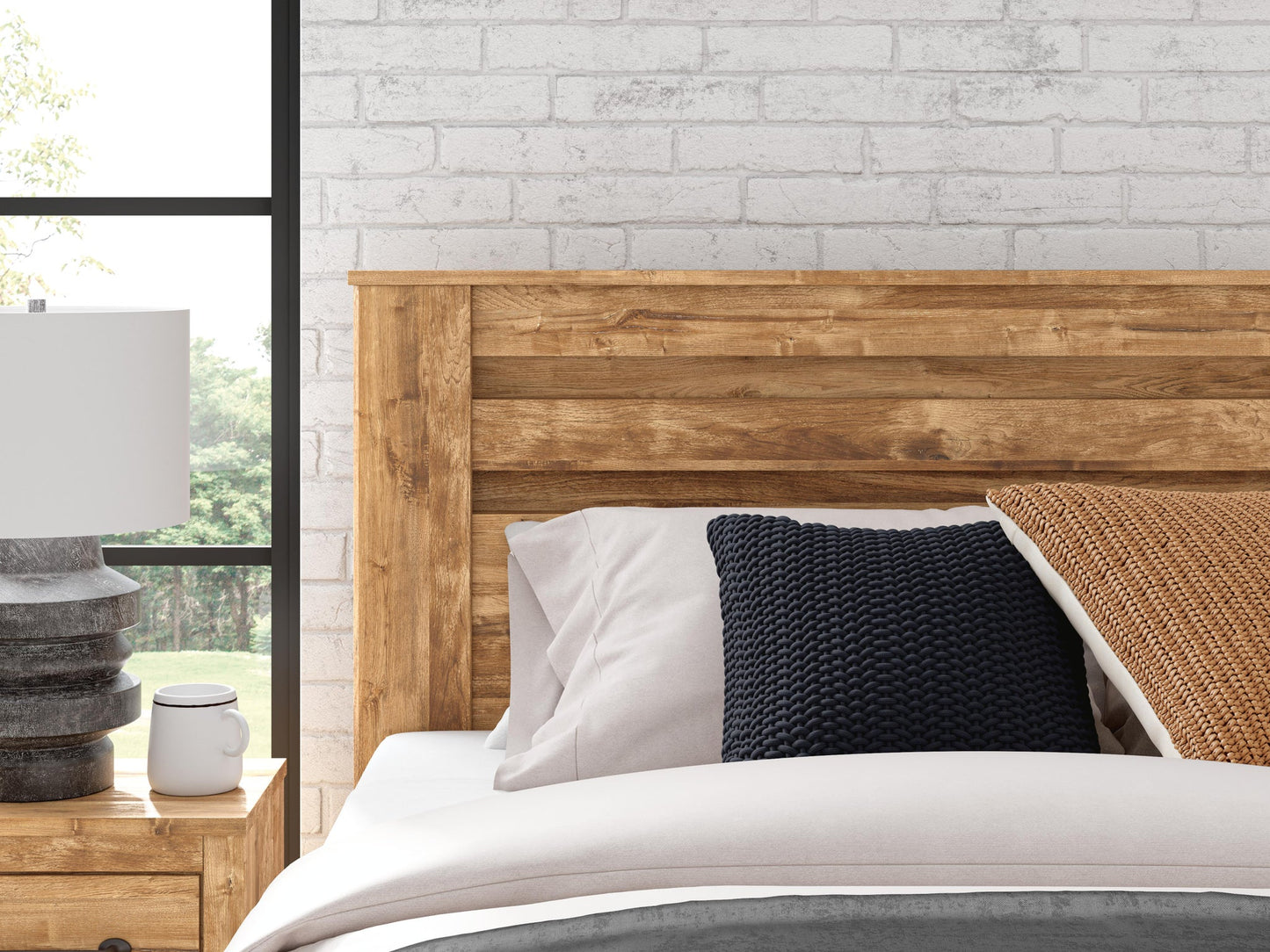 Maystonna Queen Panel Bed