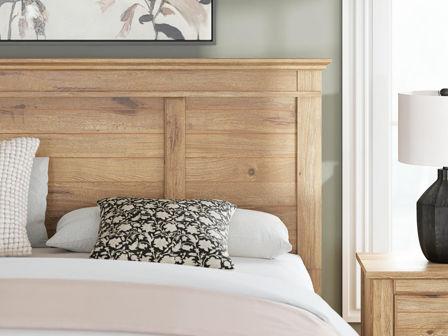 Makidern King Panel Bed